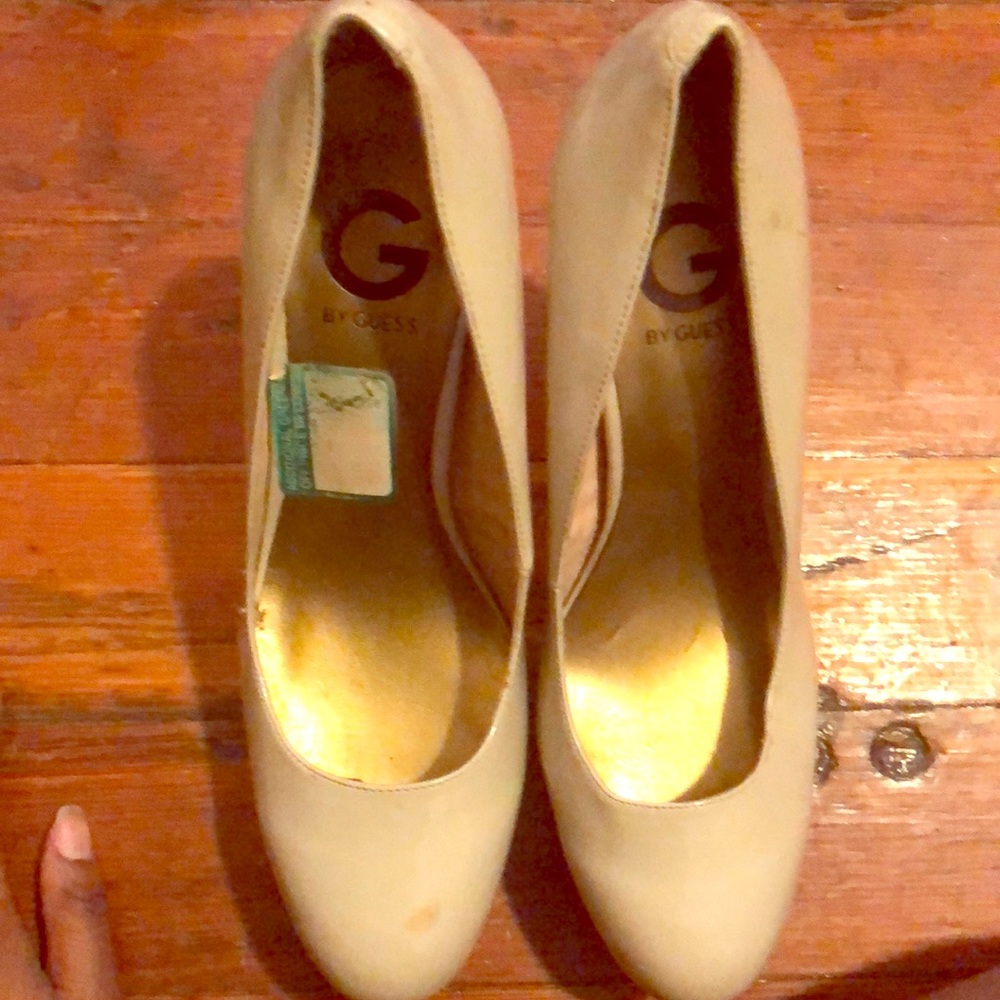 Guess pumps